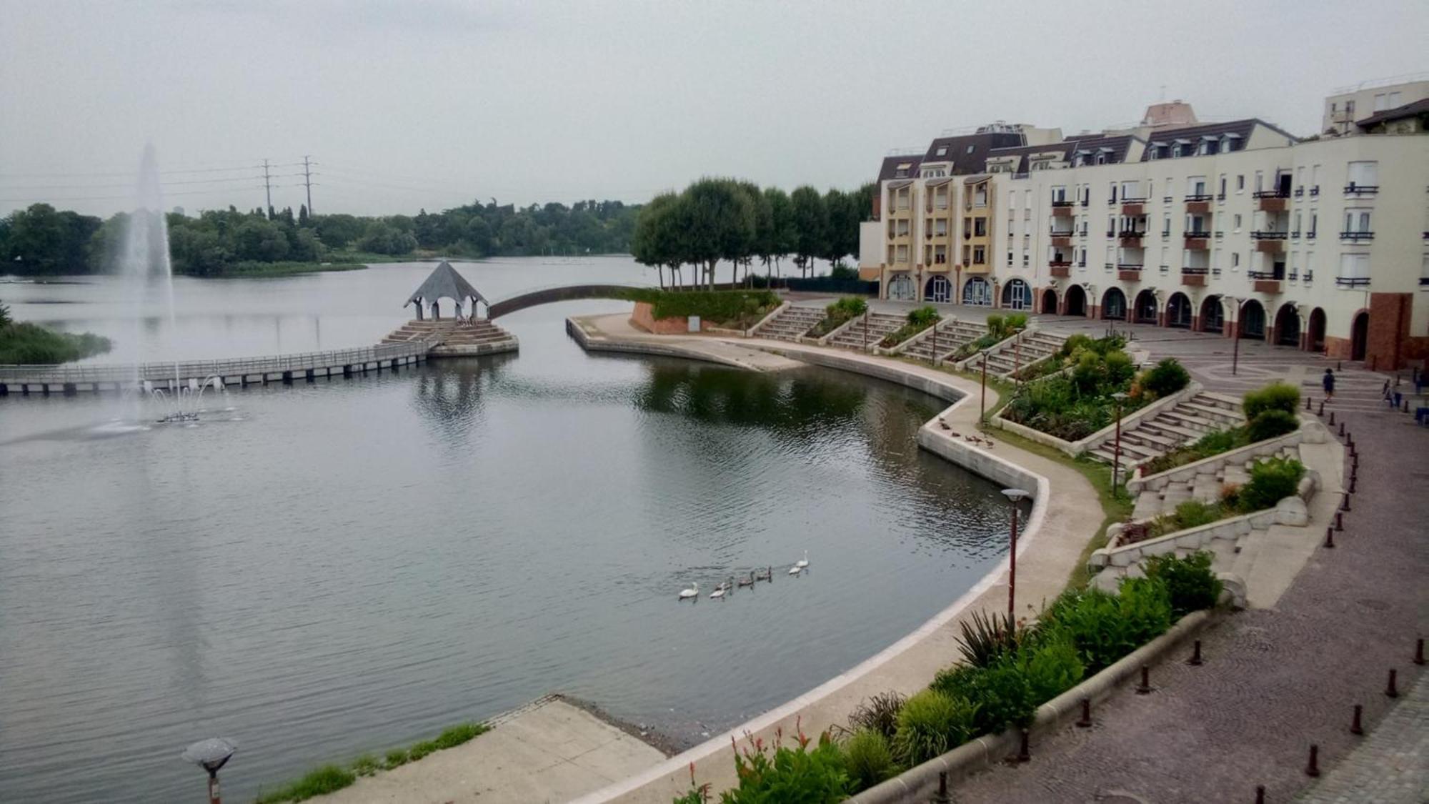 Vue Exceptionnelle Sur Le Lac Créteil Екстериор снимка